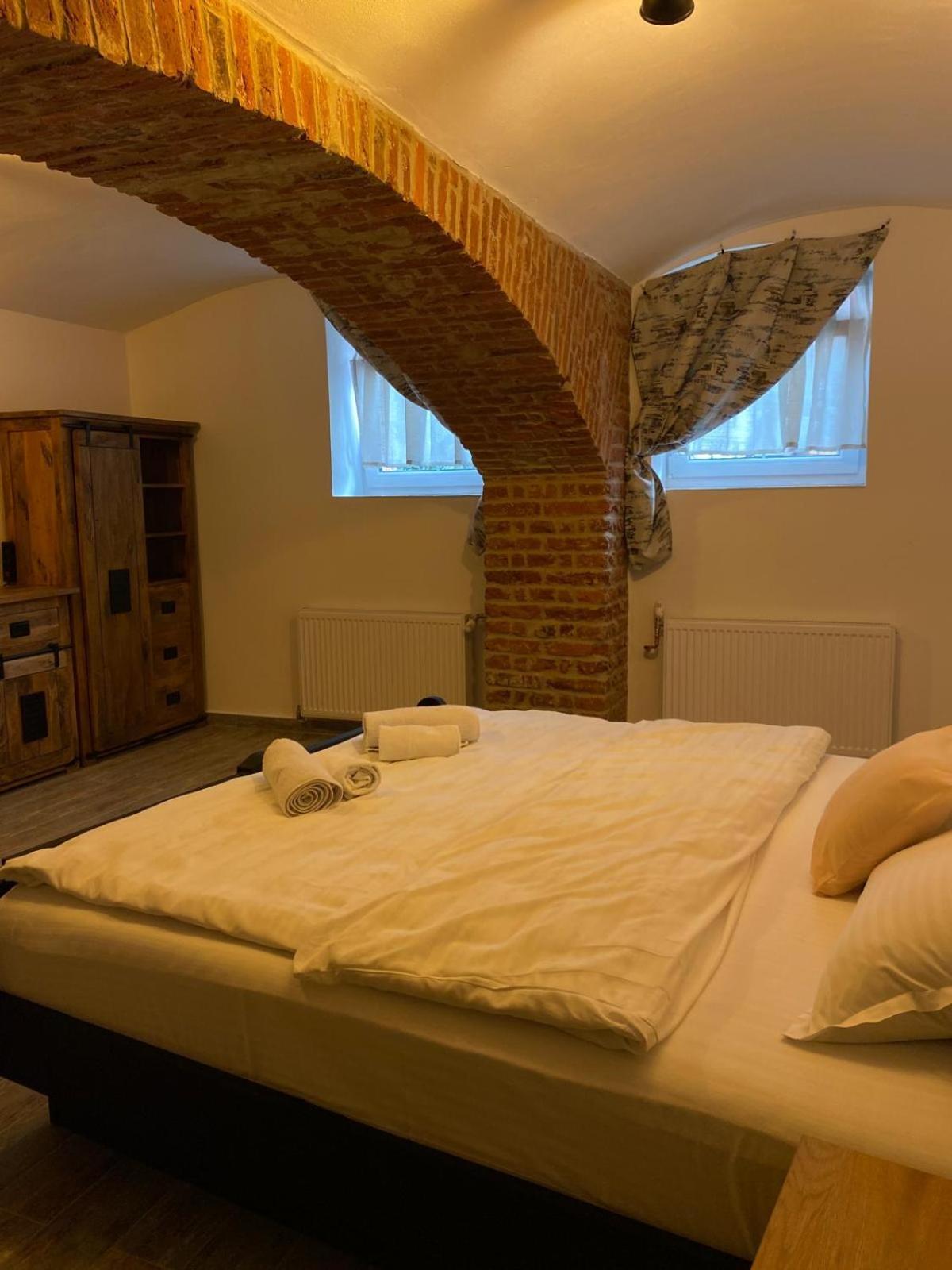 Liberte Apartments オラデア エクステリア 写真